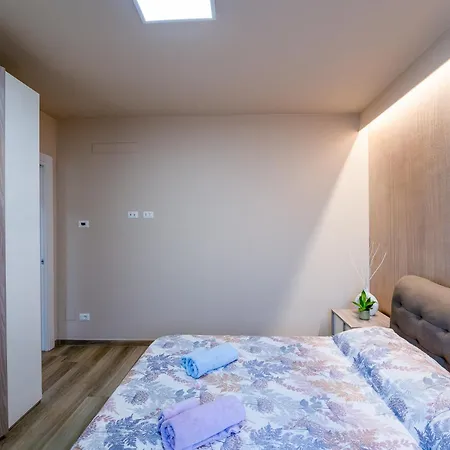 Nuovo Con Parcheggio E Giardino Salò
