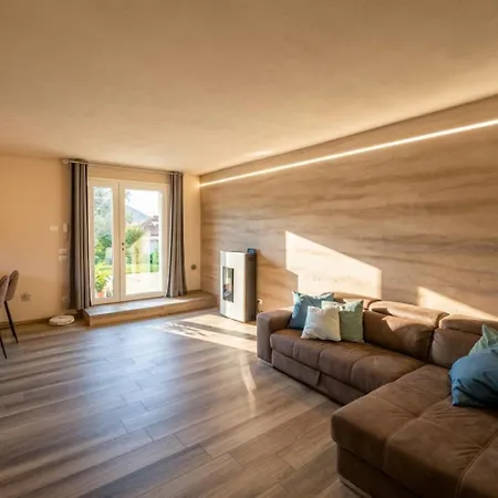 Apartment Elegant Garden & Parking Salo