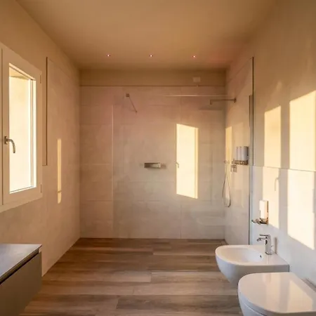 Elegant Garden & Parking Apartment Salo