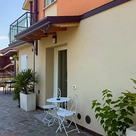 Elegant Garden & Parking Apartment Salo
